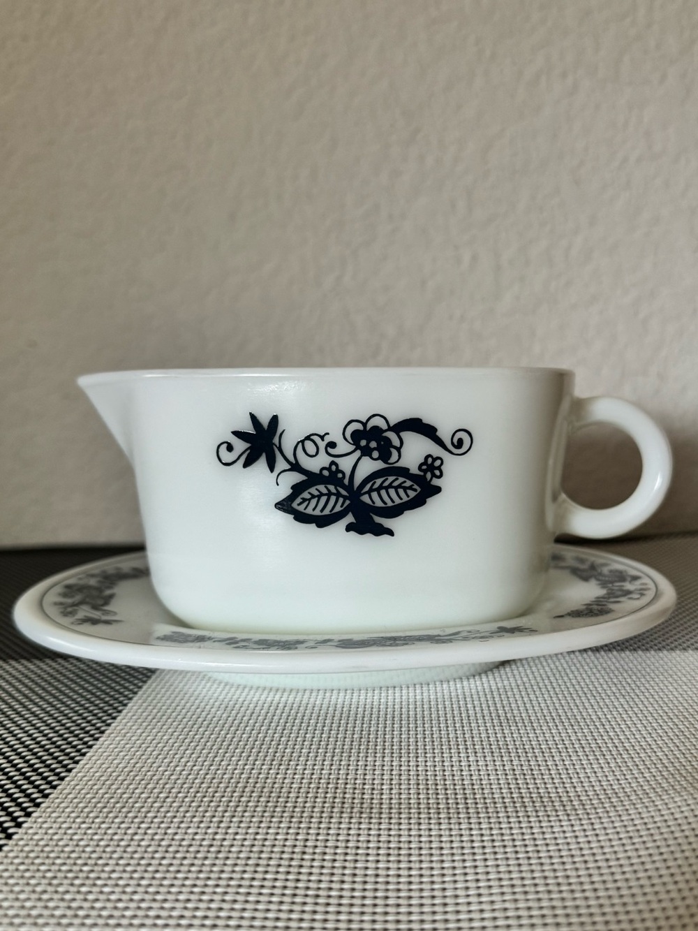 Pyrex Old Town Blue Gravy Dish